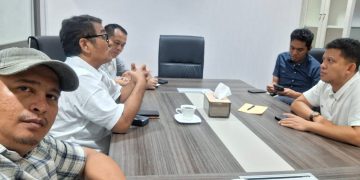 Ketua Panitia Pelaksanaan UKW Akbar PWI Kepri, Herry Sembiring dan  Sekretaris Pantia Anwar Saleh. (Foto/Dok PWI)
