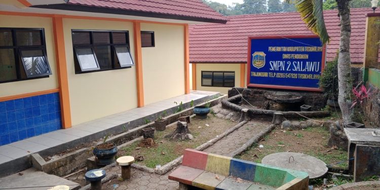 SMP Negeri 2 Salawu Dapat Bantuan Program Revitalisasi Dari Pemerintah. (Foto/Panca).