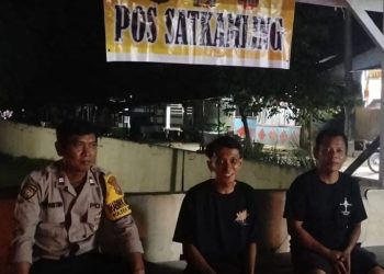 Sambangi Poskamling, Bhabinkamtibmas Perkuat Harkamtibmas dan Sinergitas Warga. (Foto/Jhon).