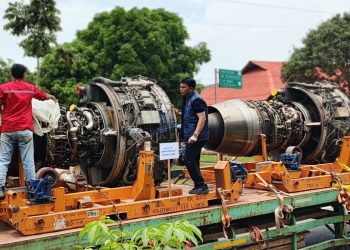 Mesih turbo pesawat yang diseludupkan dari Singapura masih berada diatas truk untuk diamankan oleh penyidik Polda Kepri. (Foto/Dokumentasi).