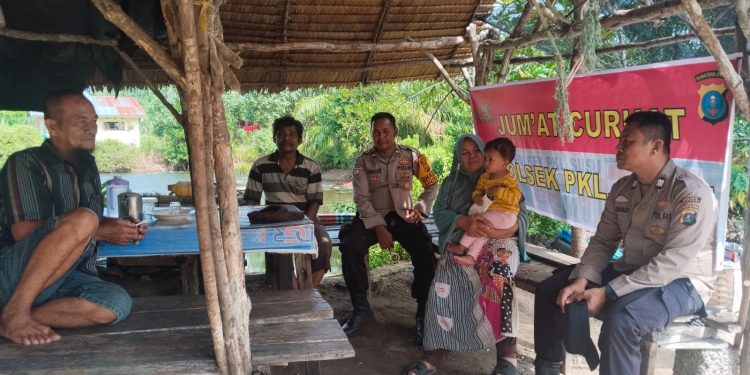 Polsek Pangkalan Susu Gelar Jumat Curhat, Ajak Warga Perkuat Sinergi Jaga Kamtibmas. (Foto/Humas).