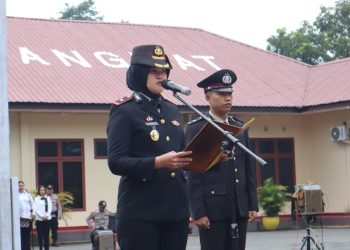 Wakapolres Langkat Kompol Vivin Ayuningtias Pimpin Upacara Hari Kesaktian Pancasila. (Foto/Jhon).